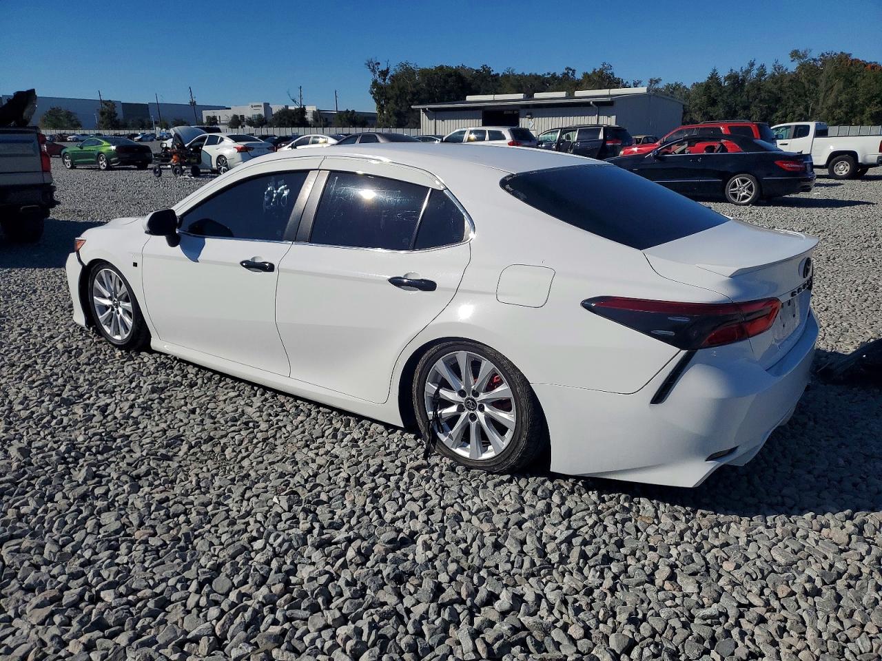 2018 TOYOTA CAMRY L photo 2