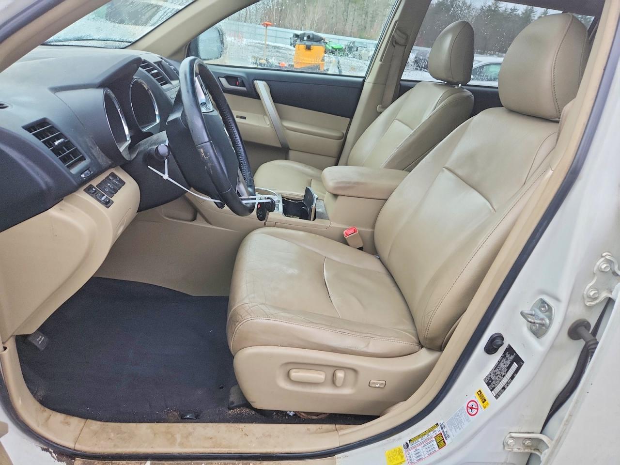 2012 TOYOTA HIGHLANDER BASE photo 7