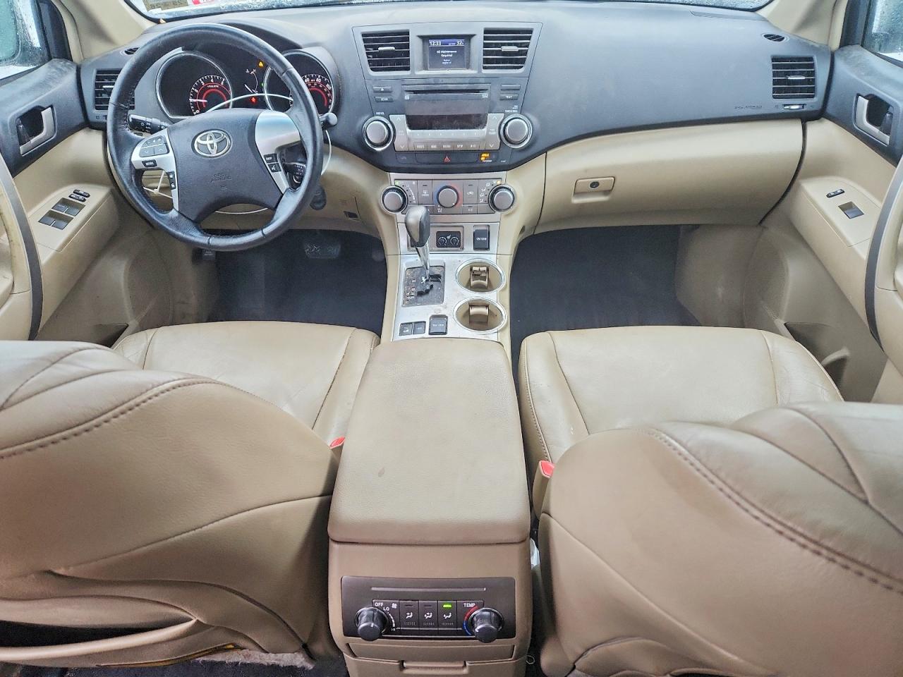 2012 TOYOTA HIGHLANDER BASE photo 8