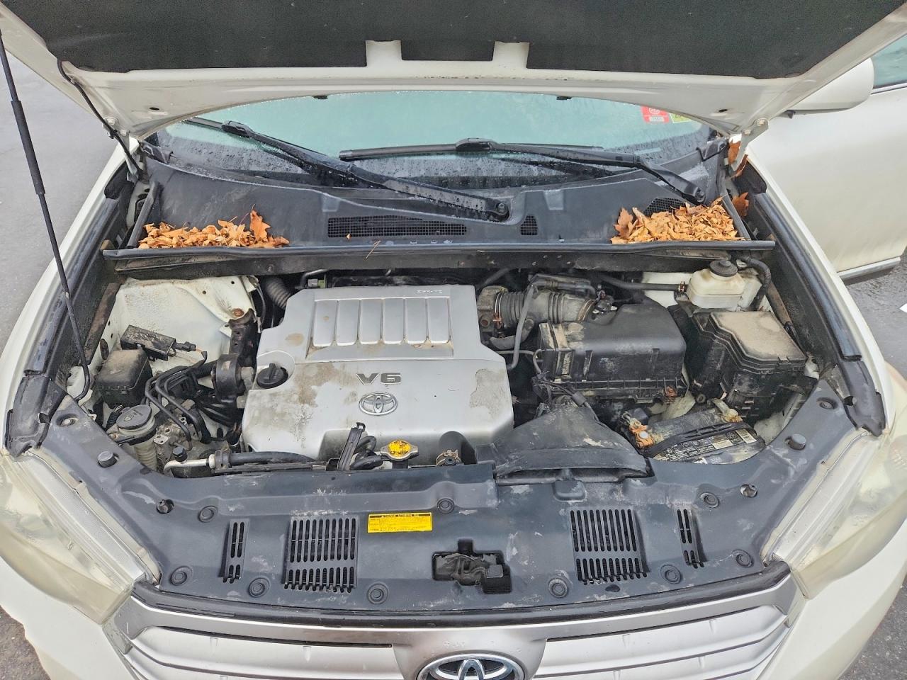 2012 TOYOTA HIGHLANDER BASE photo 11