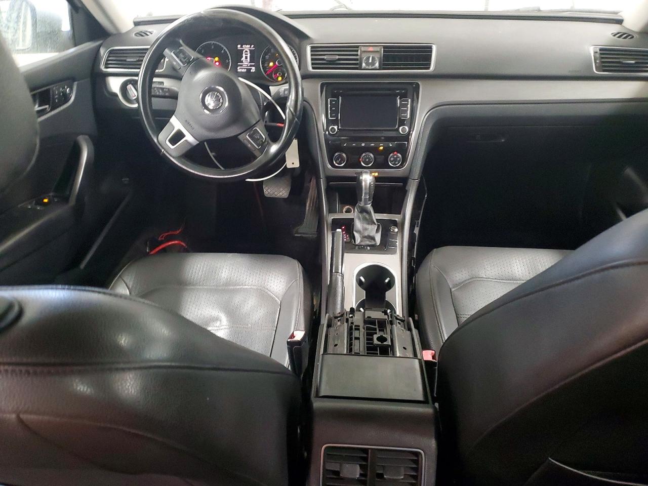 2014 VOLKSWAGEN PASSAT SE photo 8