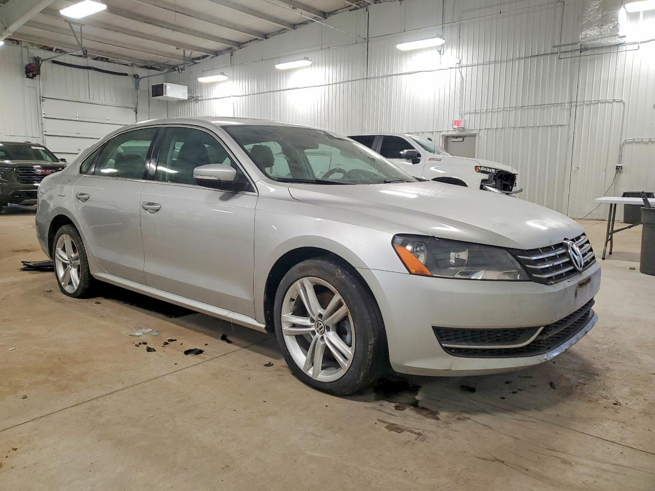 2014 VOLKSWAGEN PASSAT SE photo 4