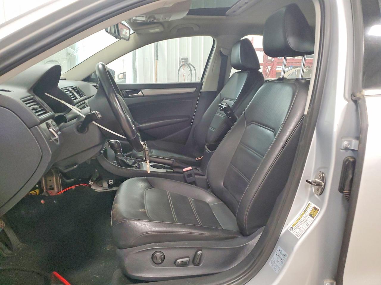 2014 VOLKSWAGEN PASSAT SE photo 7