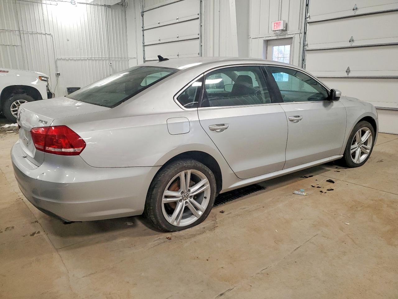 2014 VOLKSWAGEN PASSAT SE photo 3