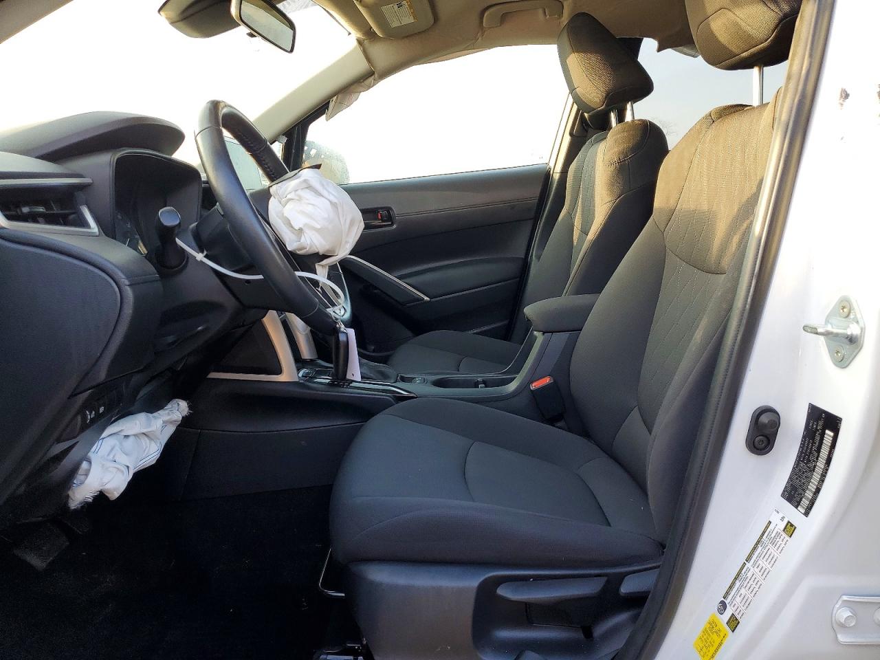 2023 TOYOTA COROLLA CROSS LE photo 13