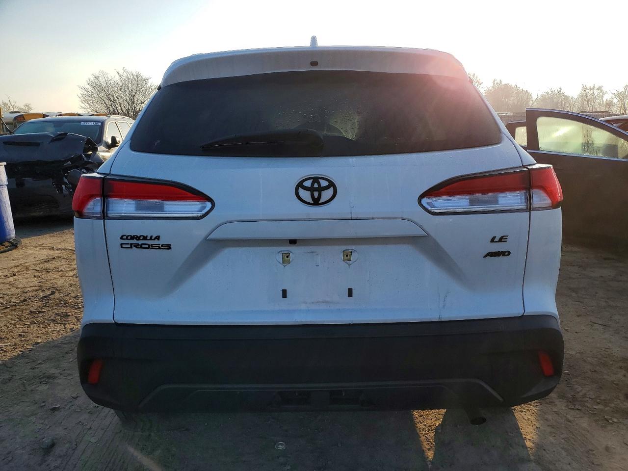 2023 TOYOTA COROLLA CROSS LE photo 11