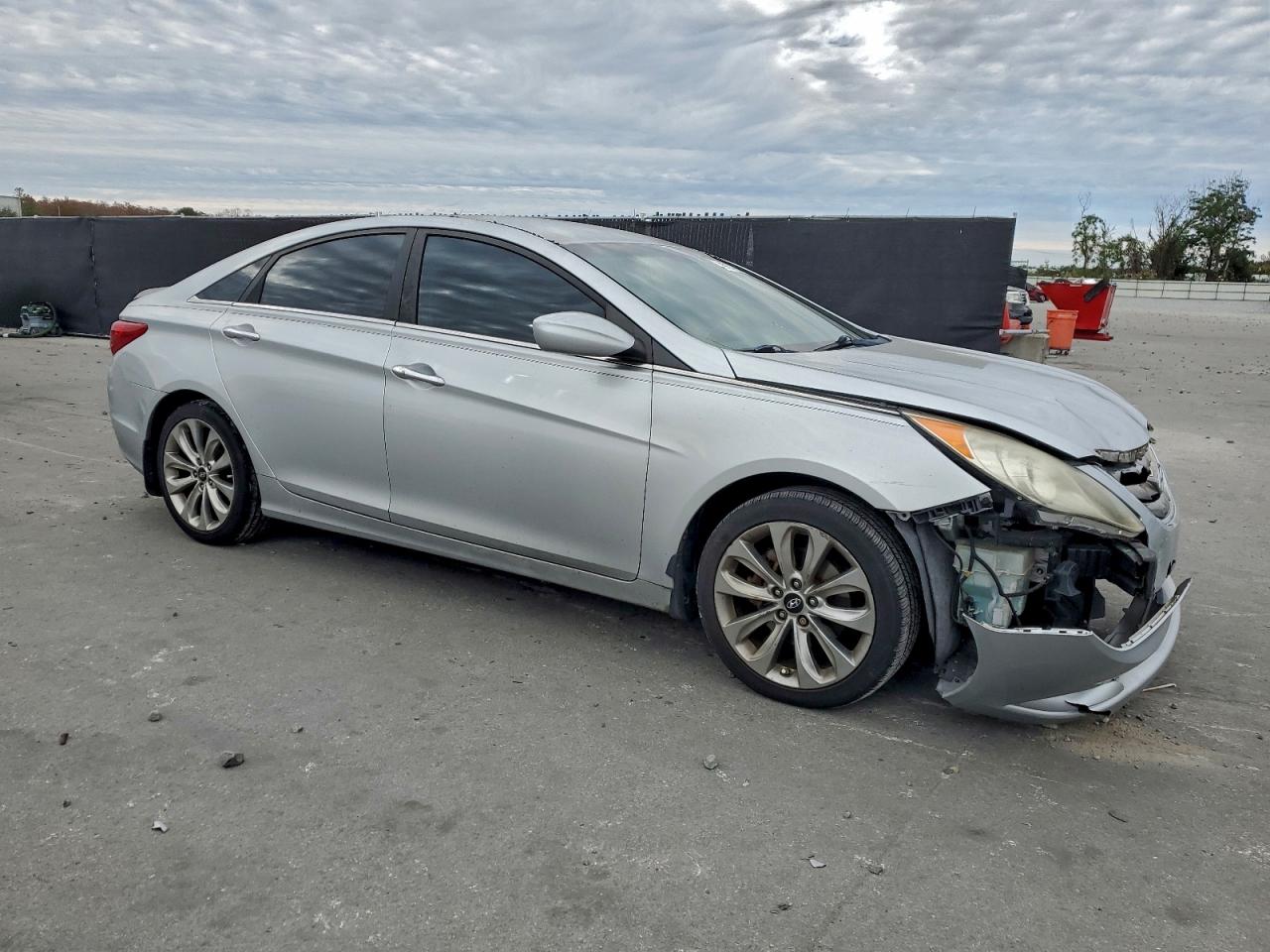 2013 HYUNDAI SONATA SE photo 4