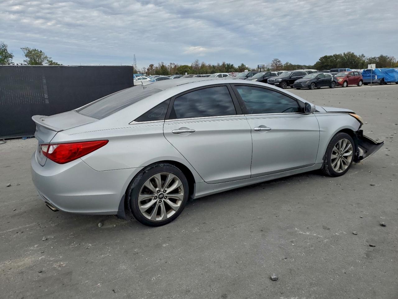 2013 HYUNDAI SONATA SE photo 3