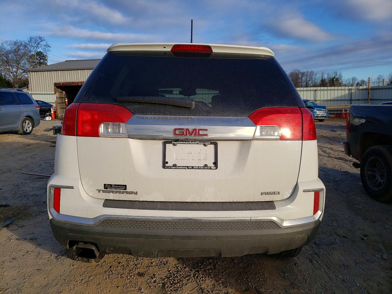 2017 GMC TERRAIN SLT photo 6