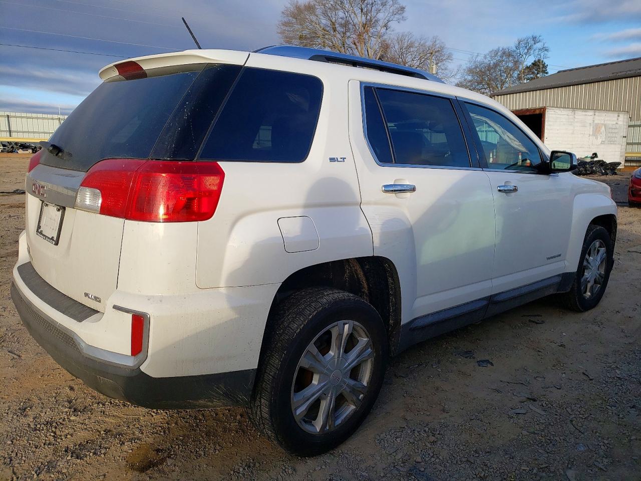 2017 GMC TERRAIN SLT photo 3