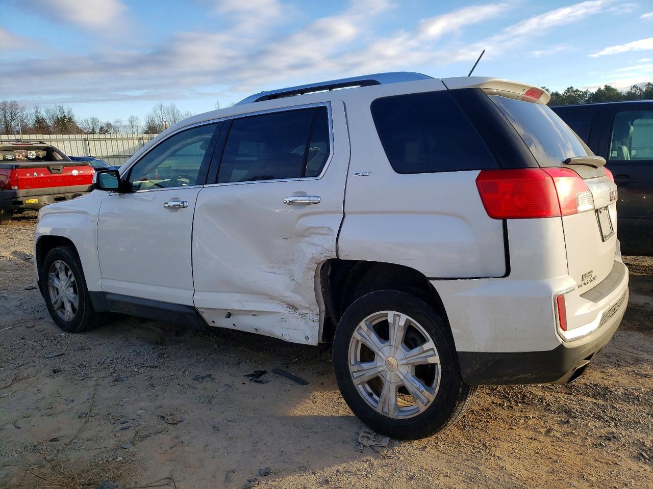 2017 GMC TERRAIN SLT photo 2
