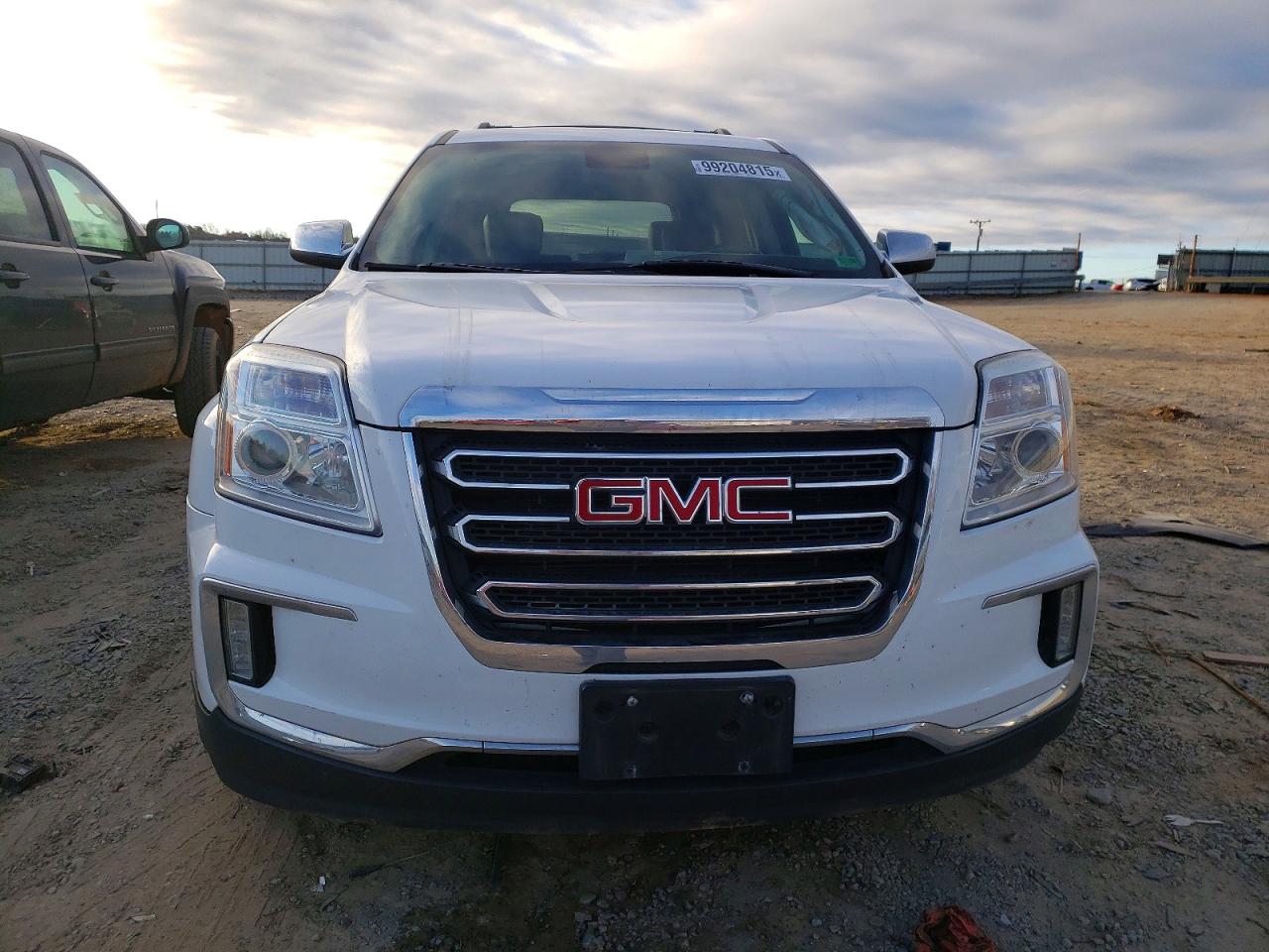 2017 GMC TERRAIN SLT photo 5