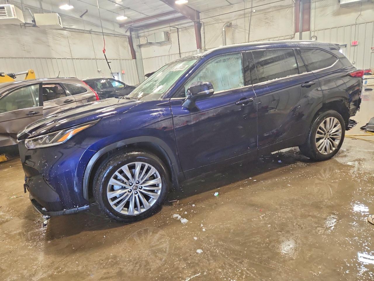 2022 TOYOTA HIGHLANDER