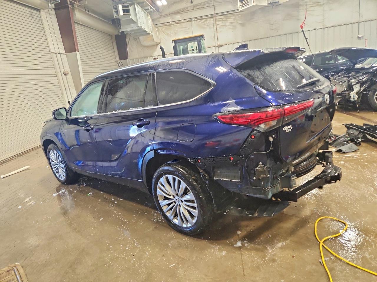 2022 TOYOTA HIGHLANDER PLATINUM photo 2