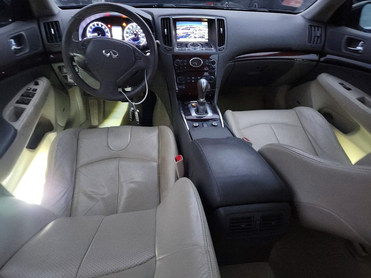 2010 INFINITI G37 photo 8
