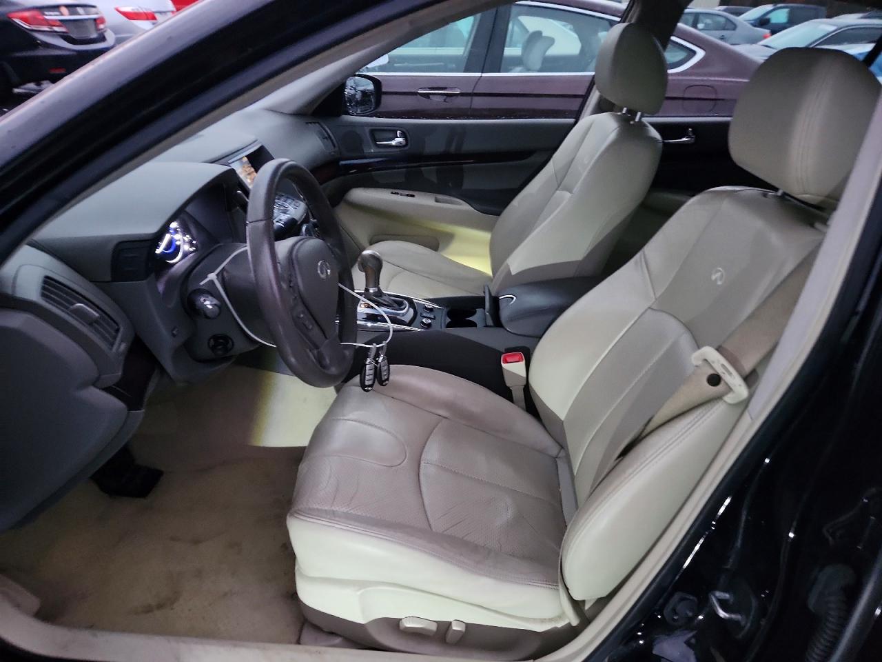 2010 INFINITI G37 photo 7