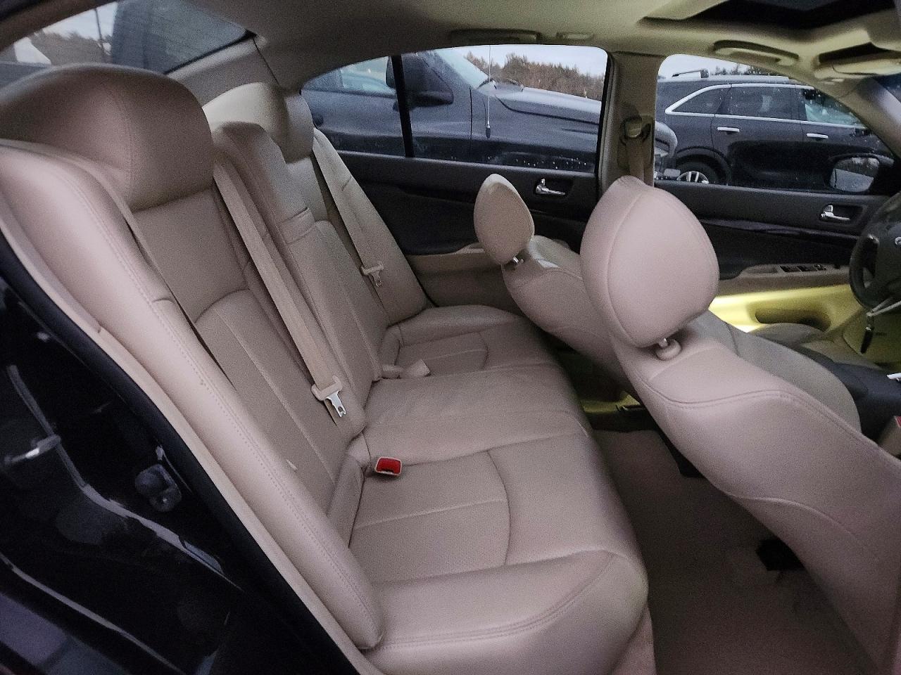 2010 INFINITI G37 photo 10
