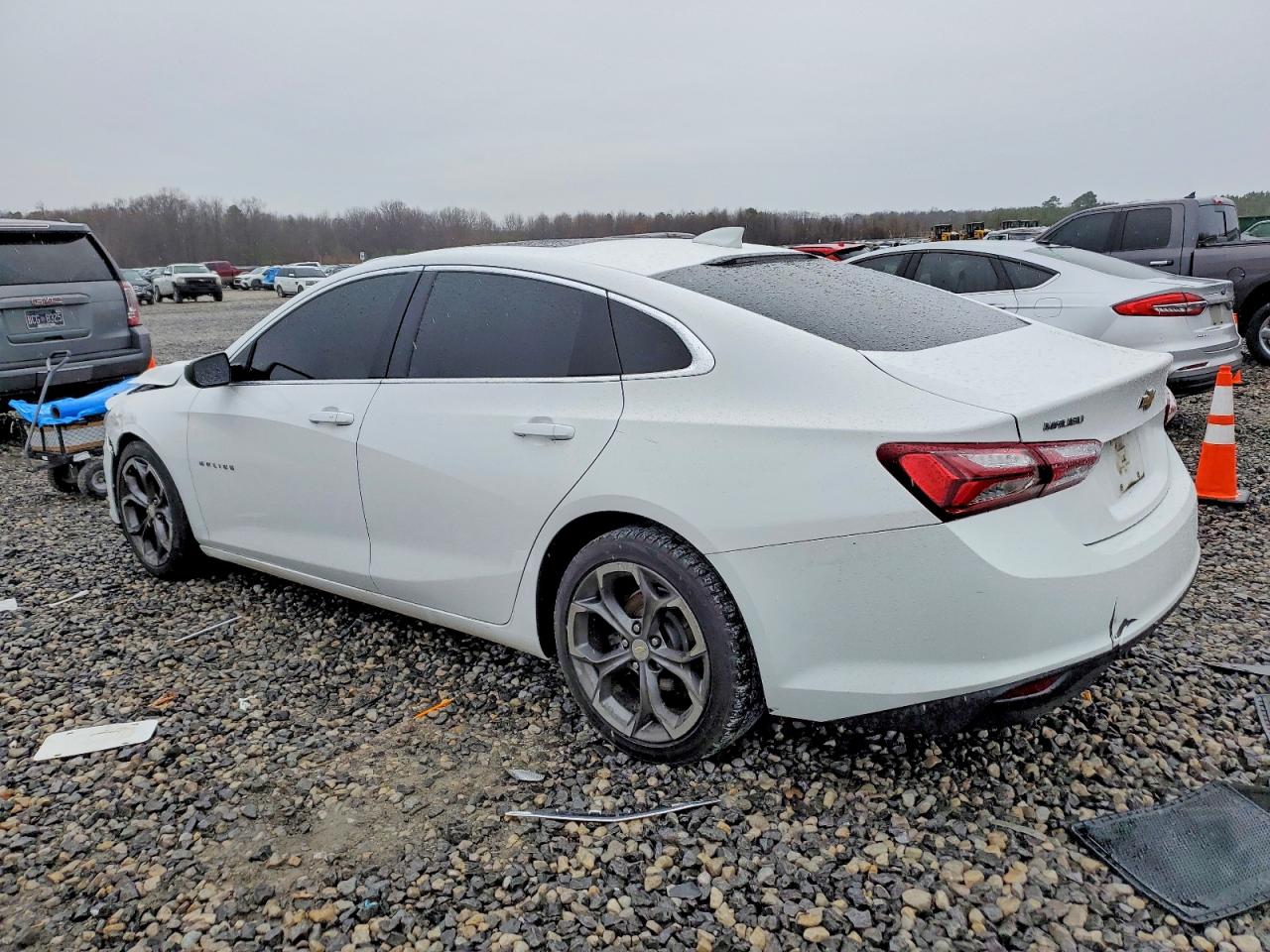 2021 CHEVROLET MALIBU LT photo 2