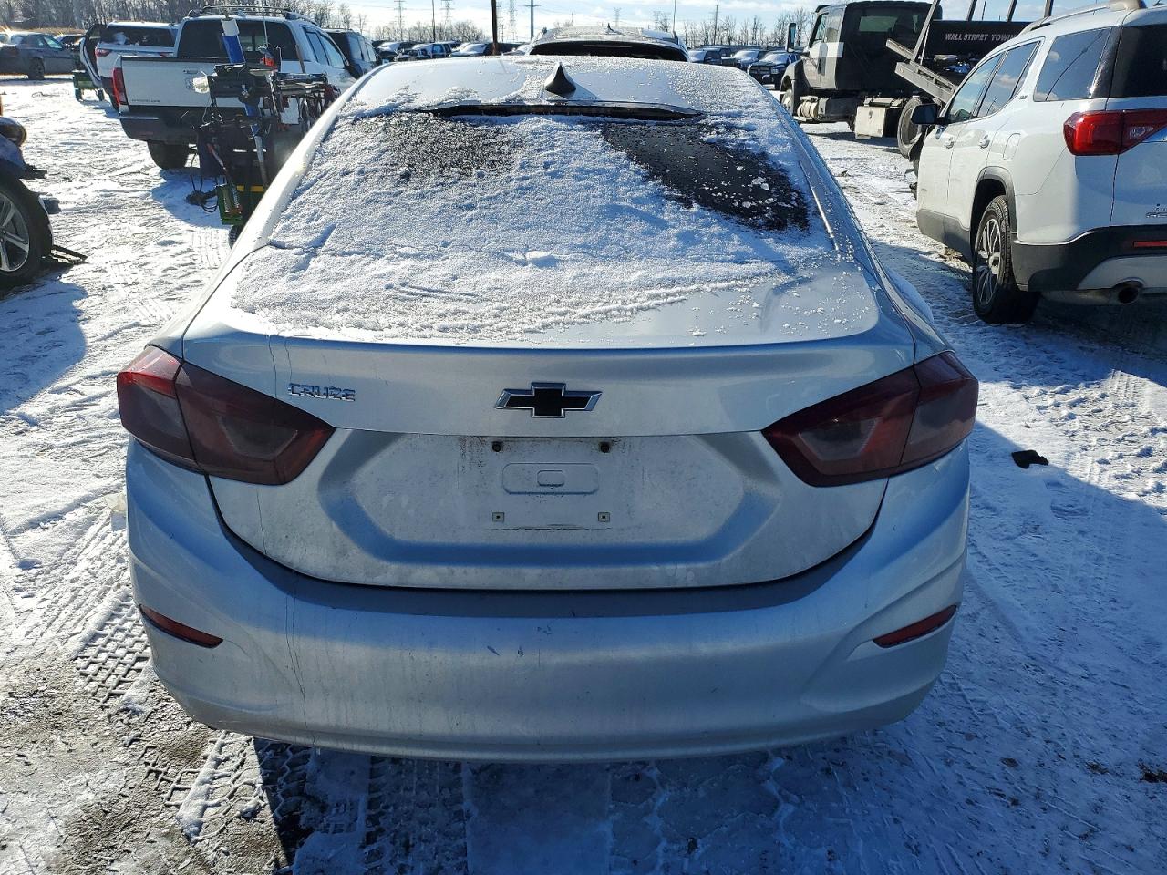 2017 CHEVROLET CRUZE LS photo 6