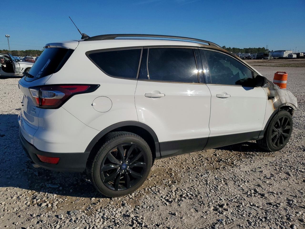 2018 FORD ESCAPE SE photo 3