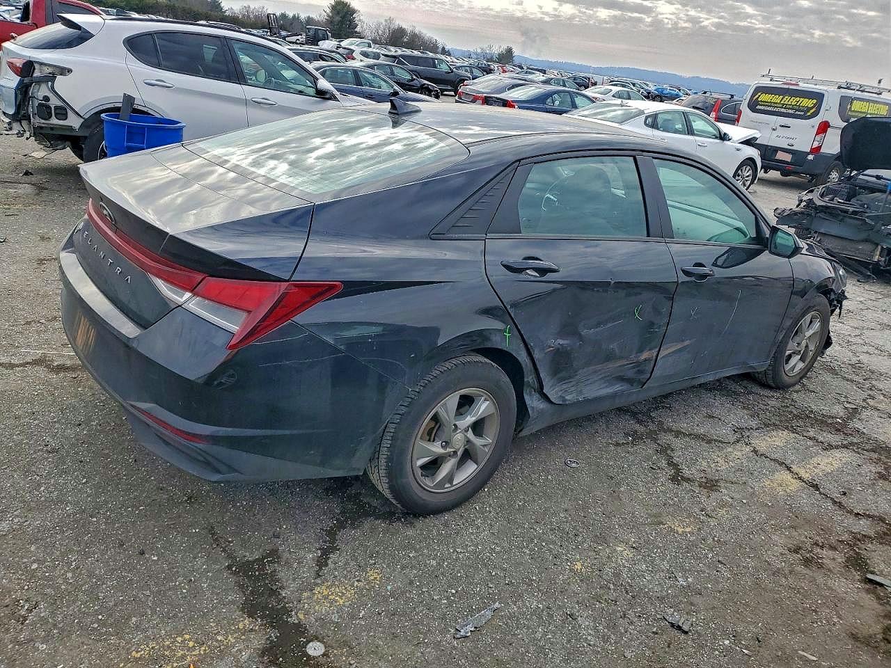 2023 HYUNDAI ELANTRA SE photo 3