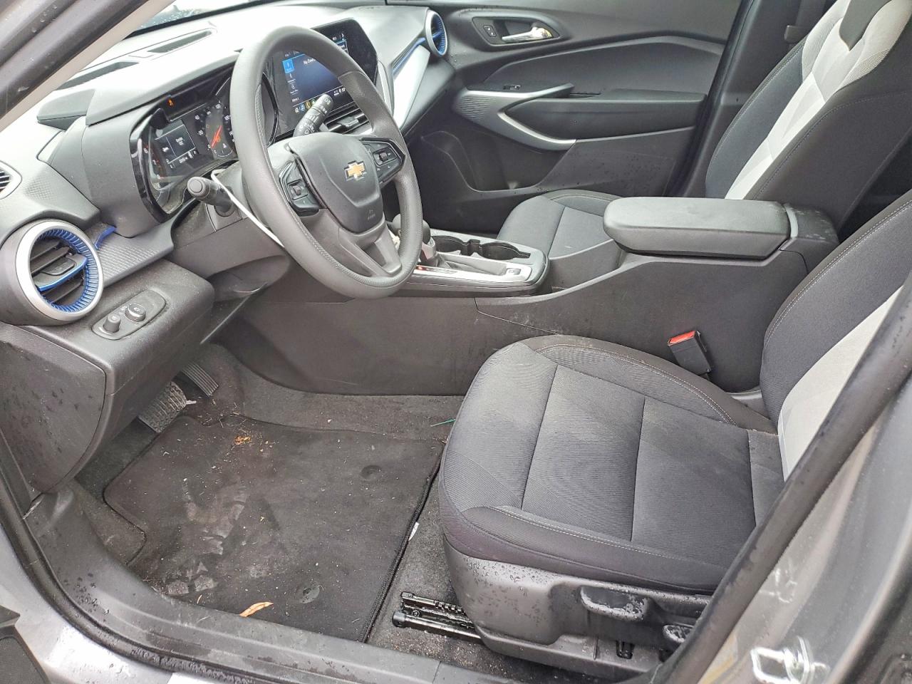 2025 CHEVROLET TRAX LS photo 13