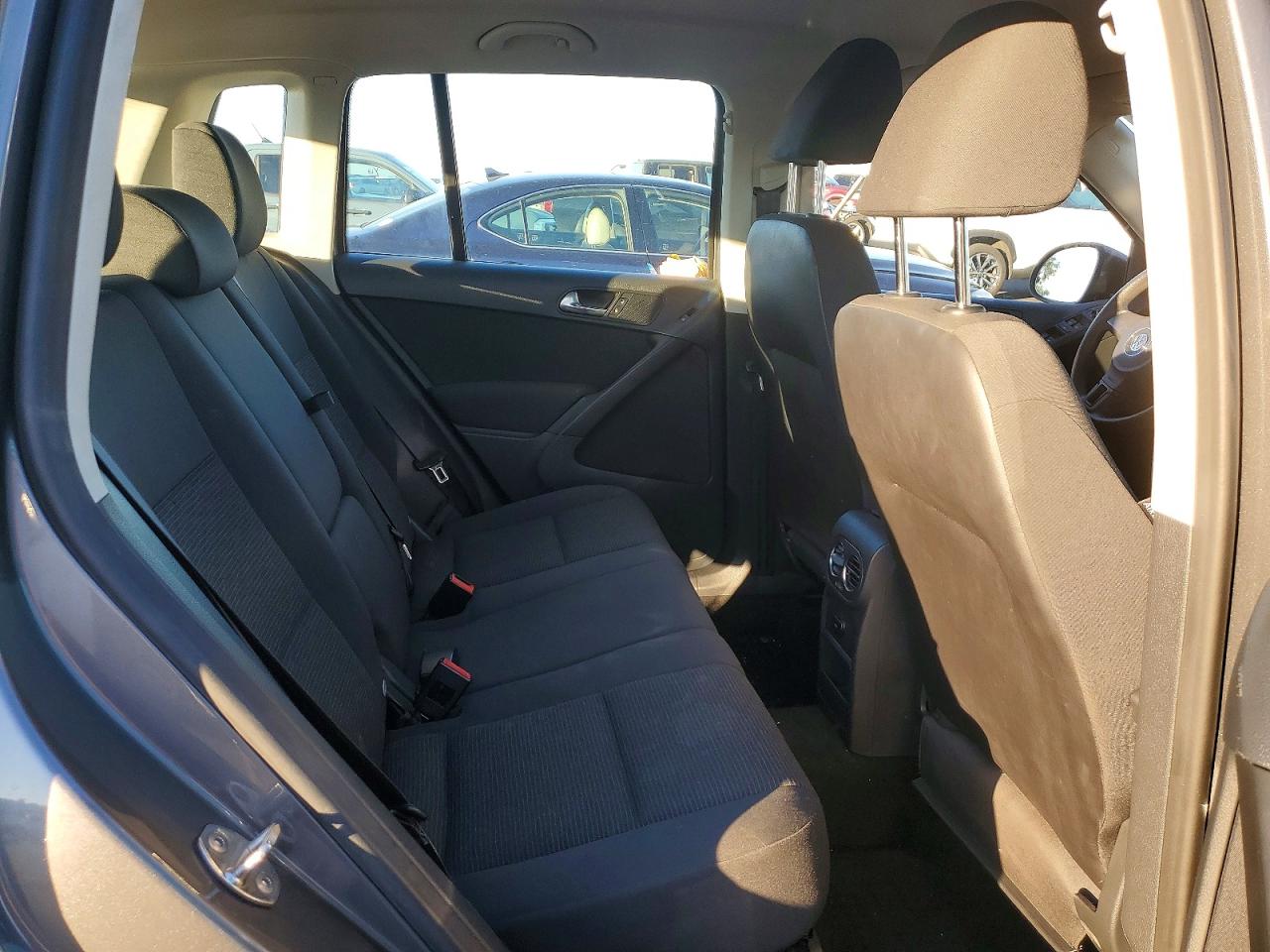 2012 VOLKSWAGEN TIGUAN S photo 11