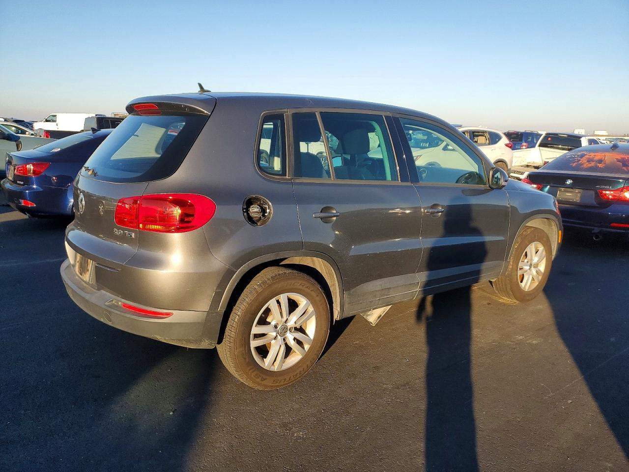 2012 VOLKSWAGEN TIGUAN S photo 3