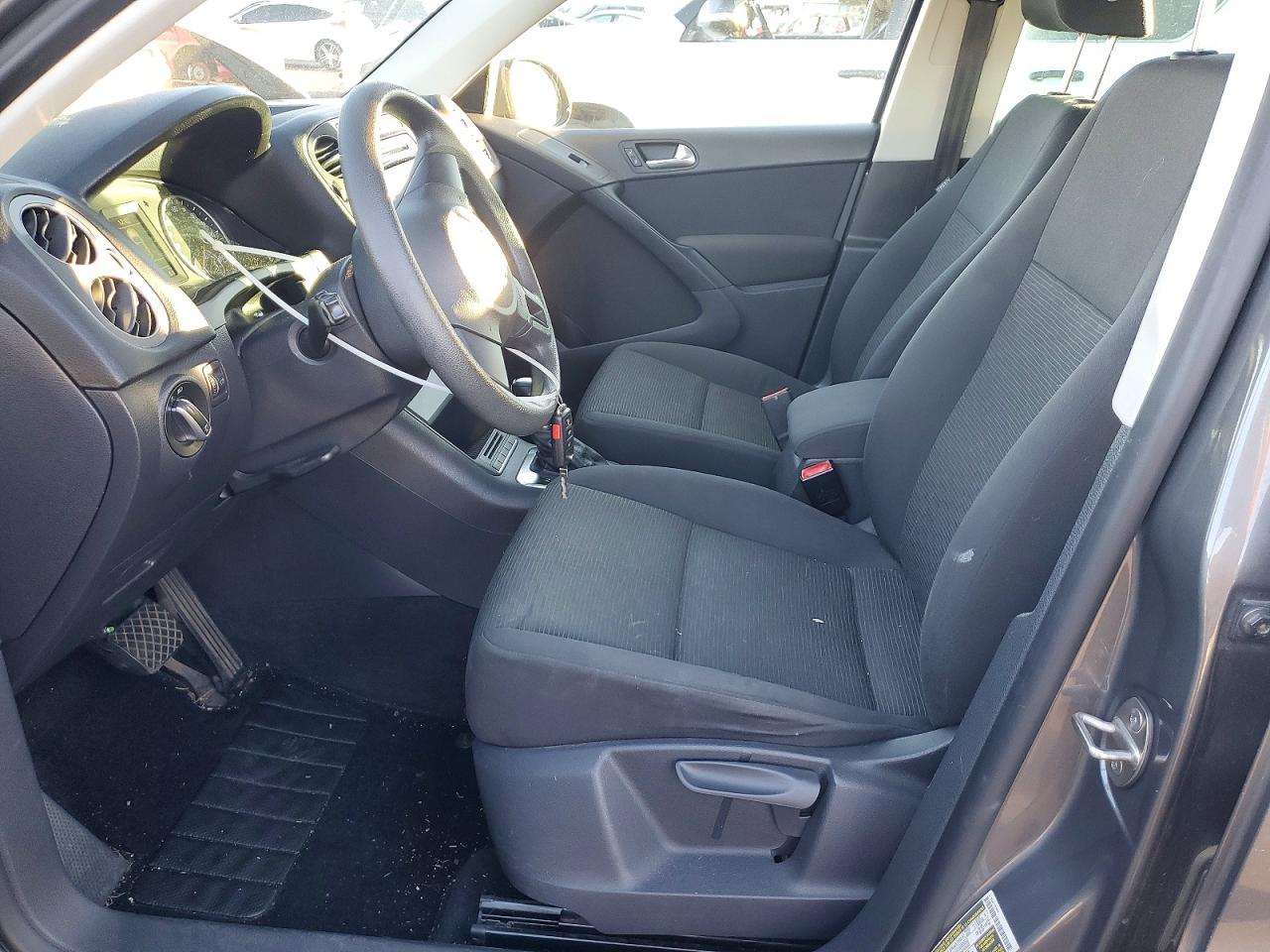 2012 VOLKSWAGEN TIGUAN S photo 7