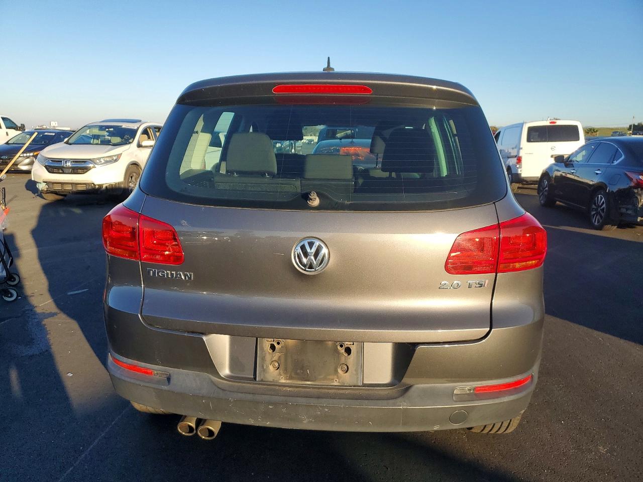 2012 VOLKSWAGEN TIGUAN S photo 6
