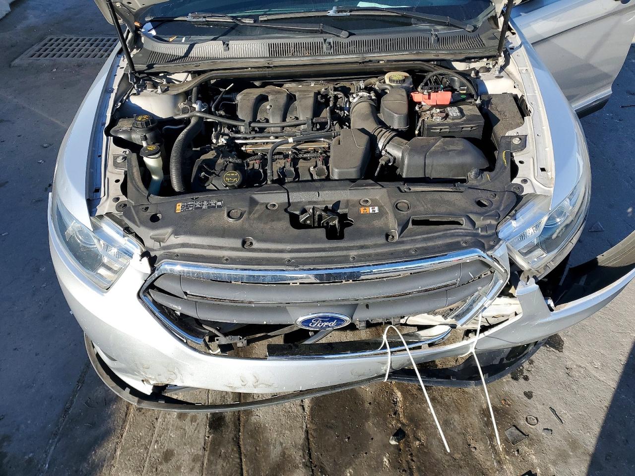 2015 FORD TAURUS SEL photo 11