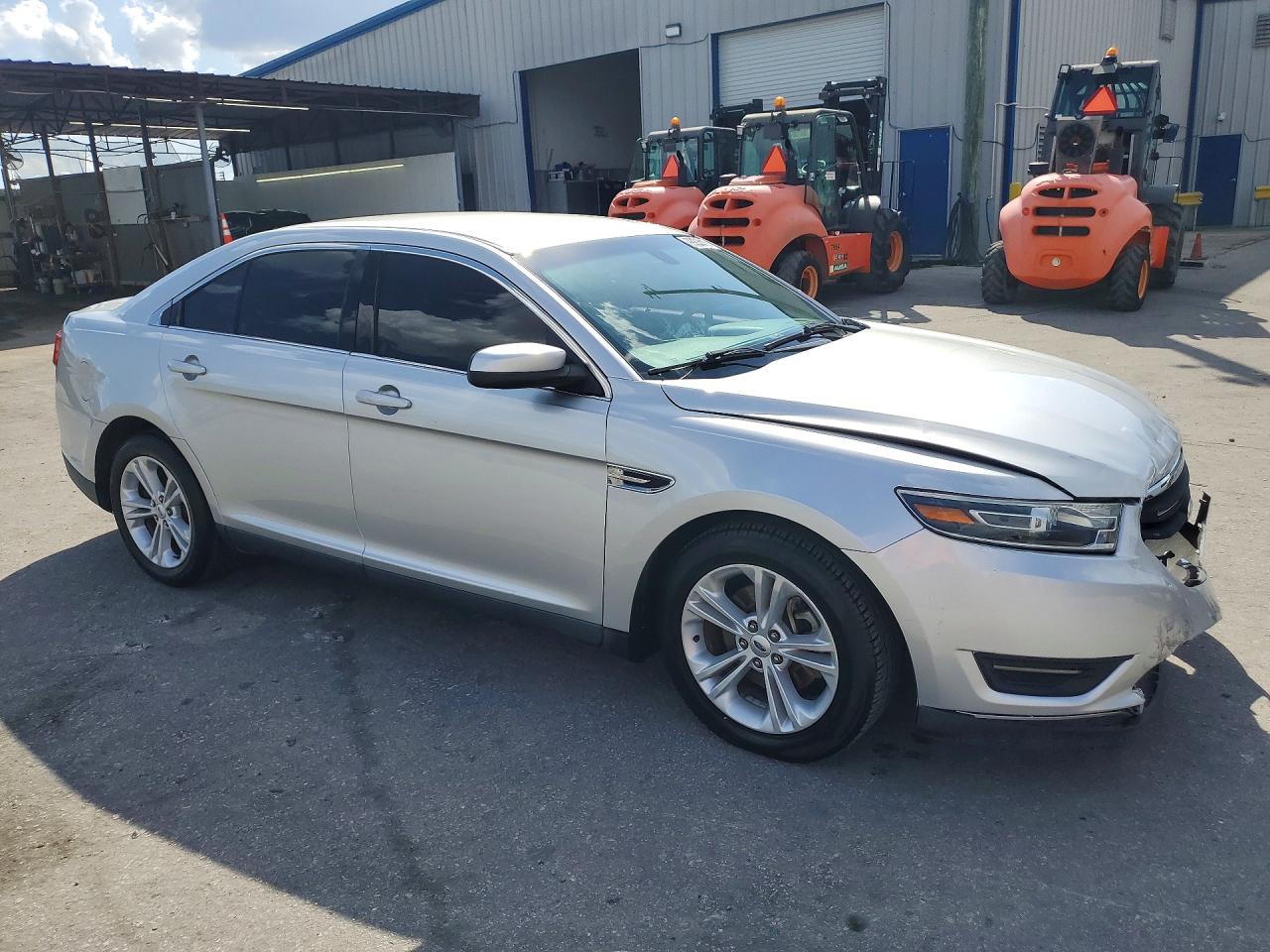2015 FORD TAURUS SEL photo 4
