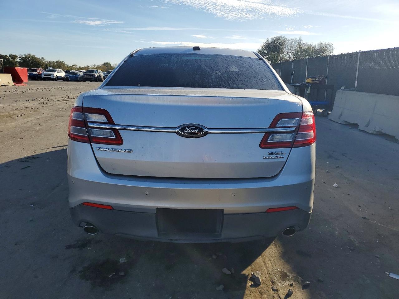 2015 FORD TAURUS SEL photo 6