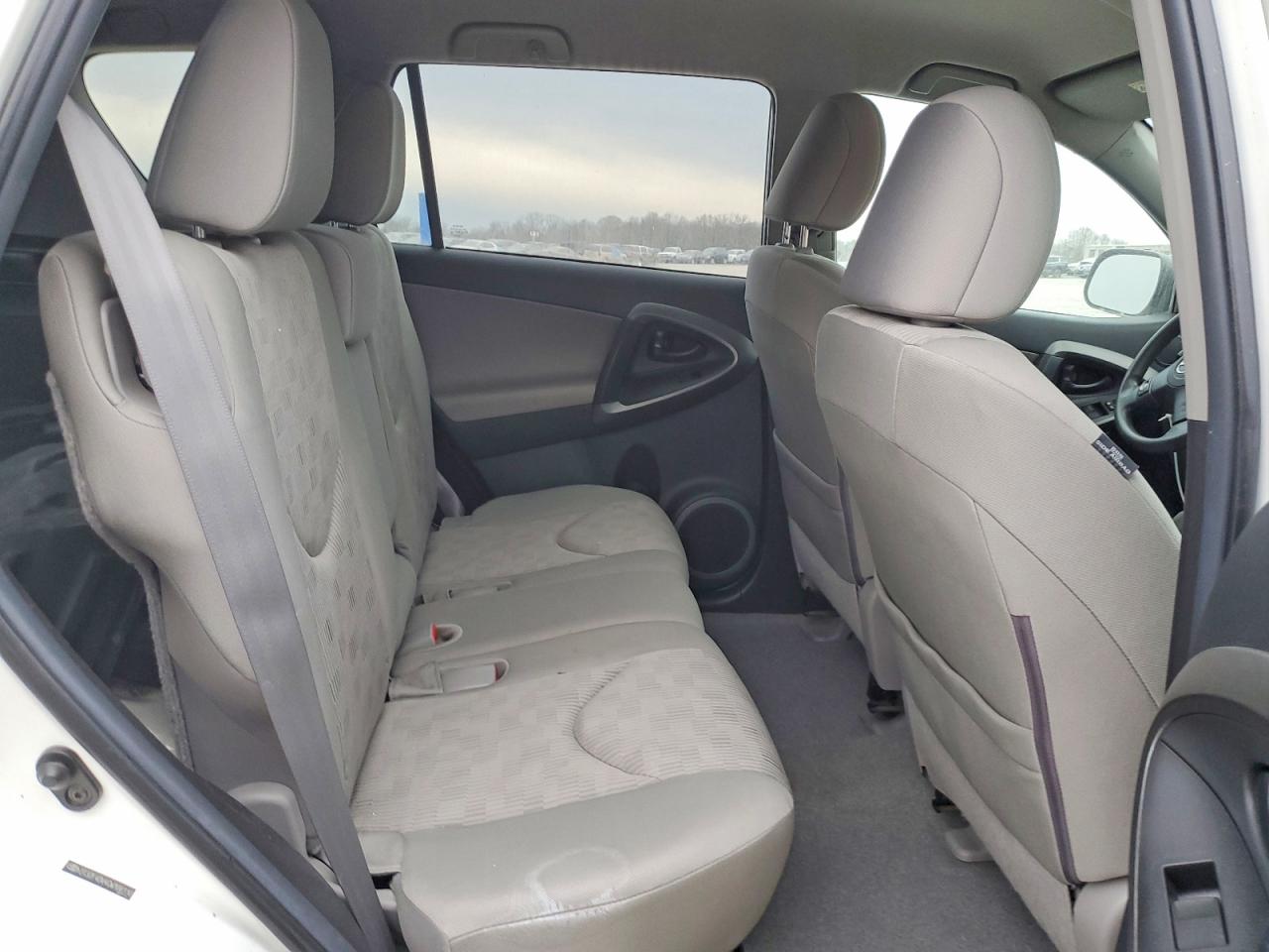 2012 TOYOTA RAV4 photo 11