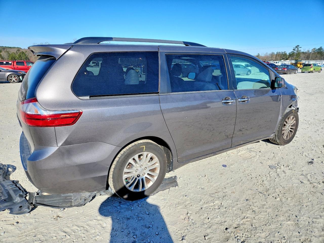 2015 TOYOTA SIENNA XLE photo 5