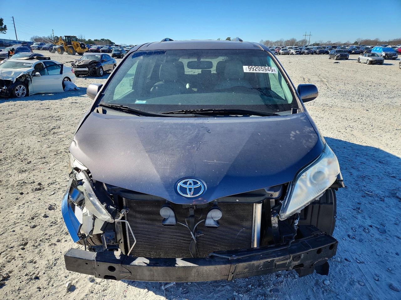 2015 TOYOTA SIENNA XLE photo 9