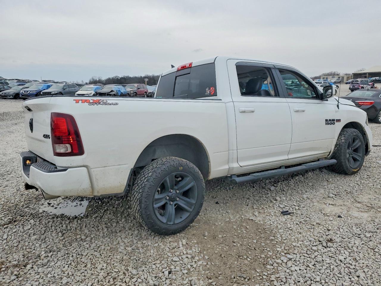 2018 RAM 1500 SPORT photo 3