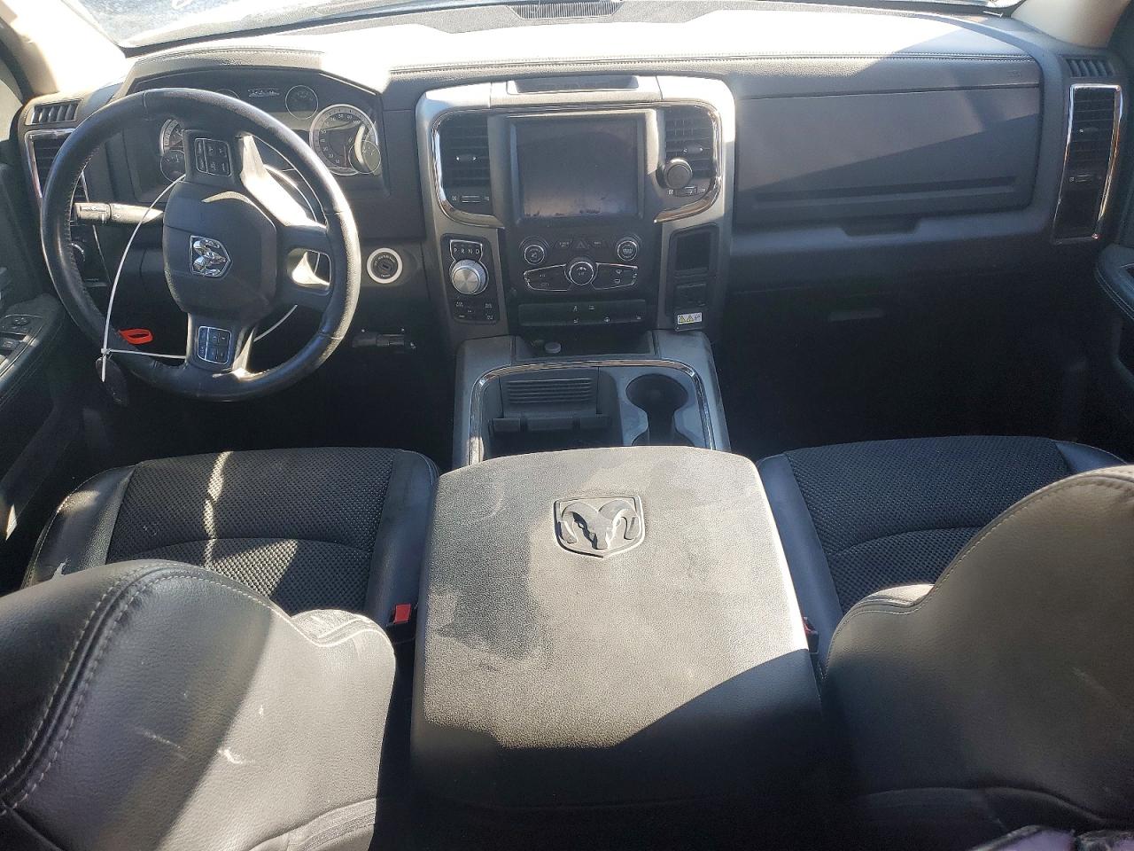 2018 RAM 1500 SPORT photo 8