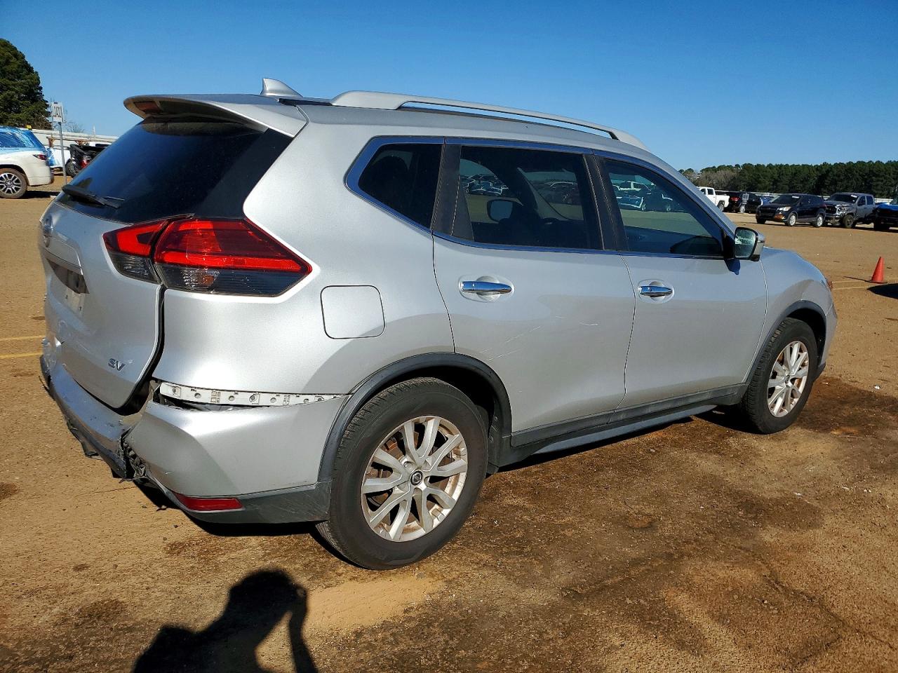 2017 NISSAN ROGUE SV photo 3