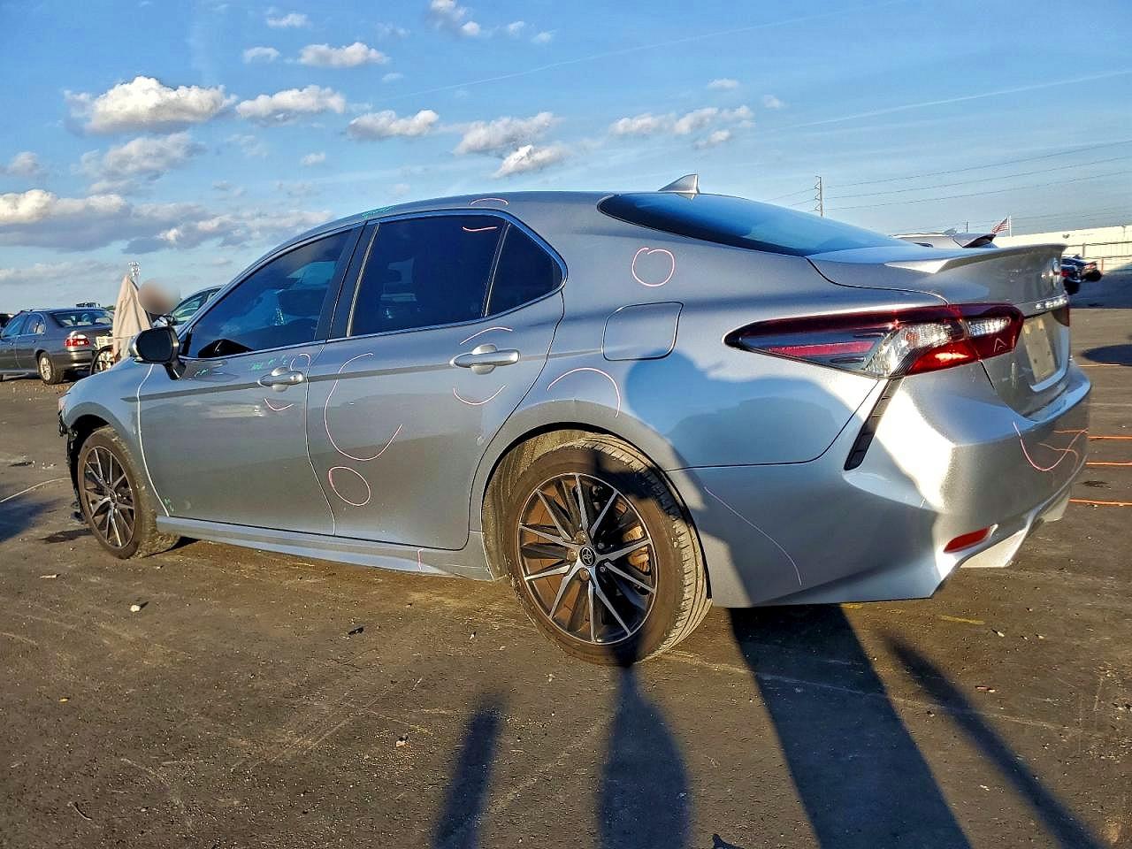 2022 TOYOTA CAMRY SE photo 2