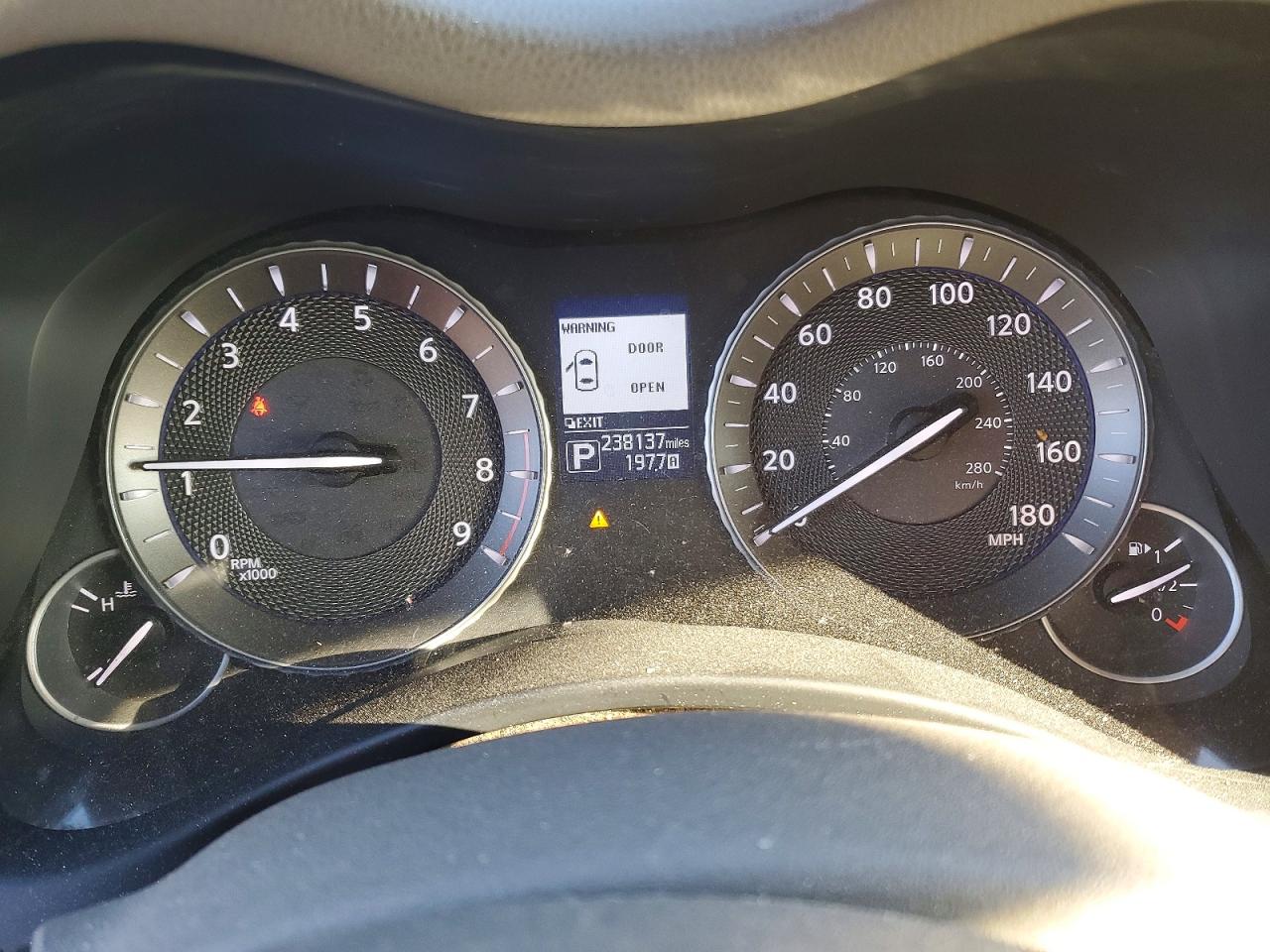 2015 INFINITI Q70L 3.7 photo 25