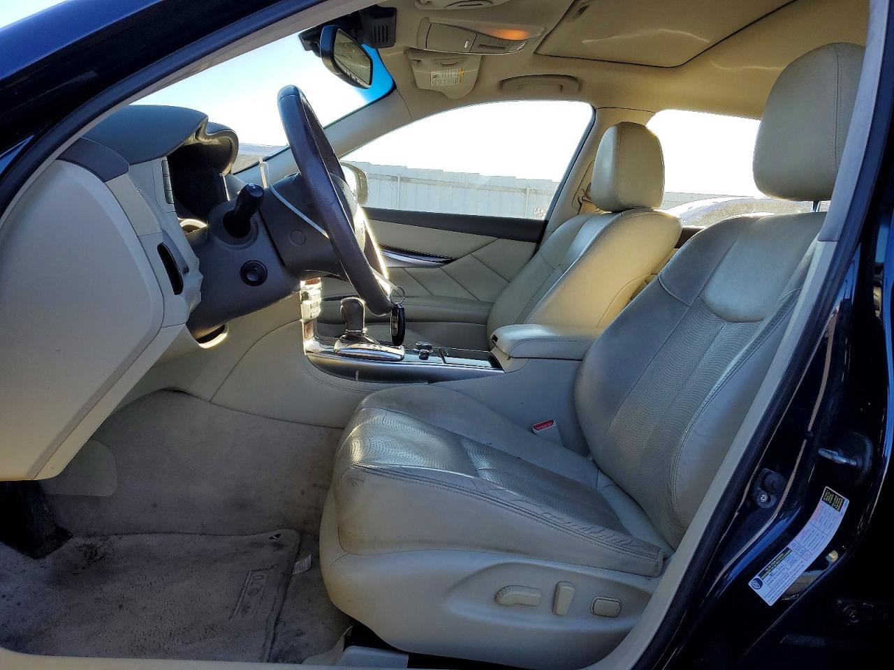 2015 INFINITI Q70L 3.7 photo 19