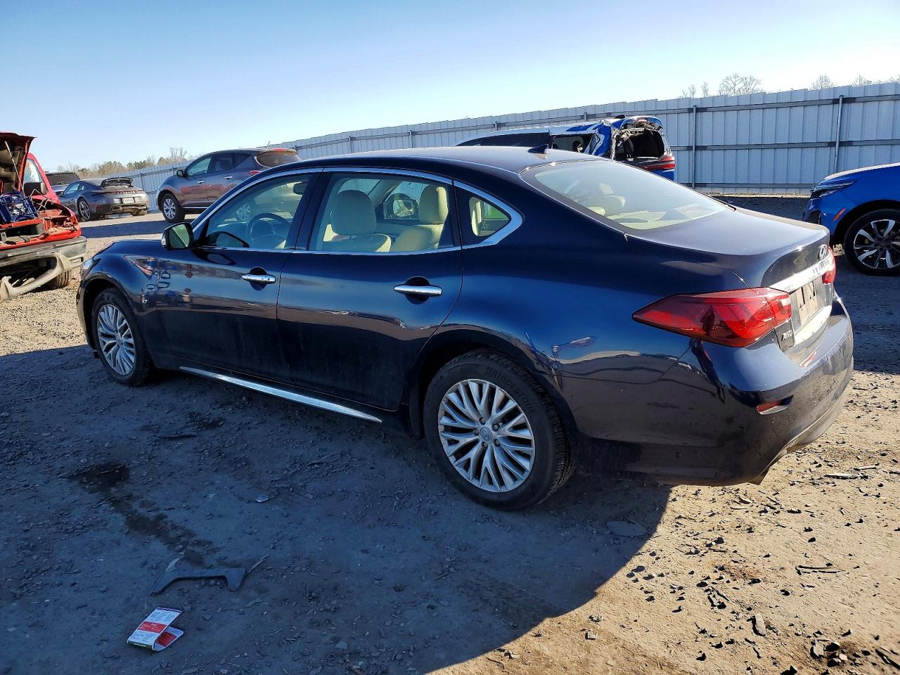 2015 INFINITI Q70L 3.7 photo 4