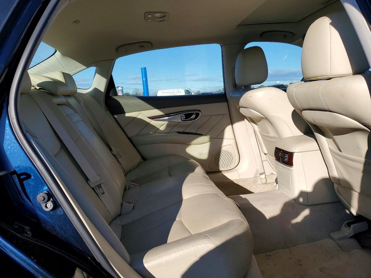 2015 INFINITI Q70L 3.7 photo 28