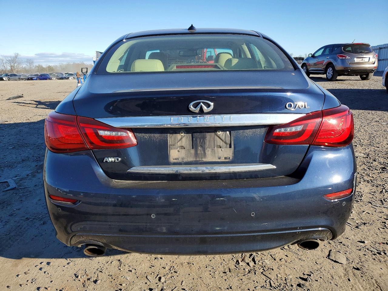 2015 INFINITI Q70L 3.7 photo 16