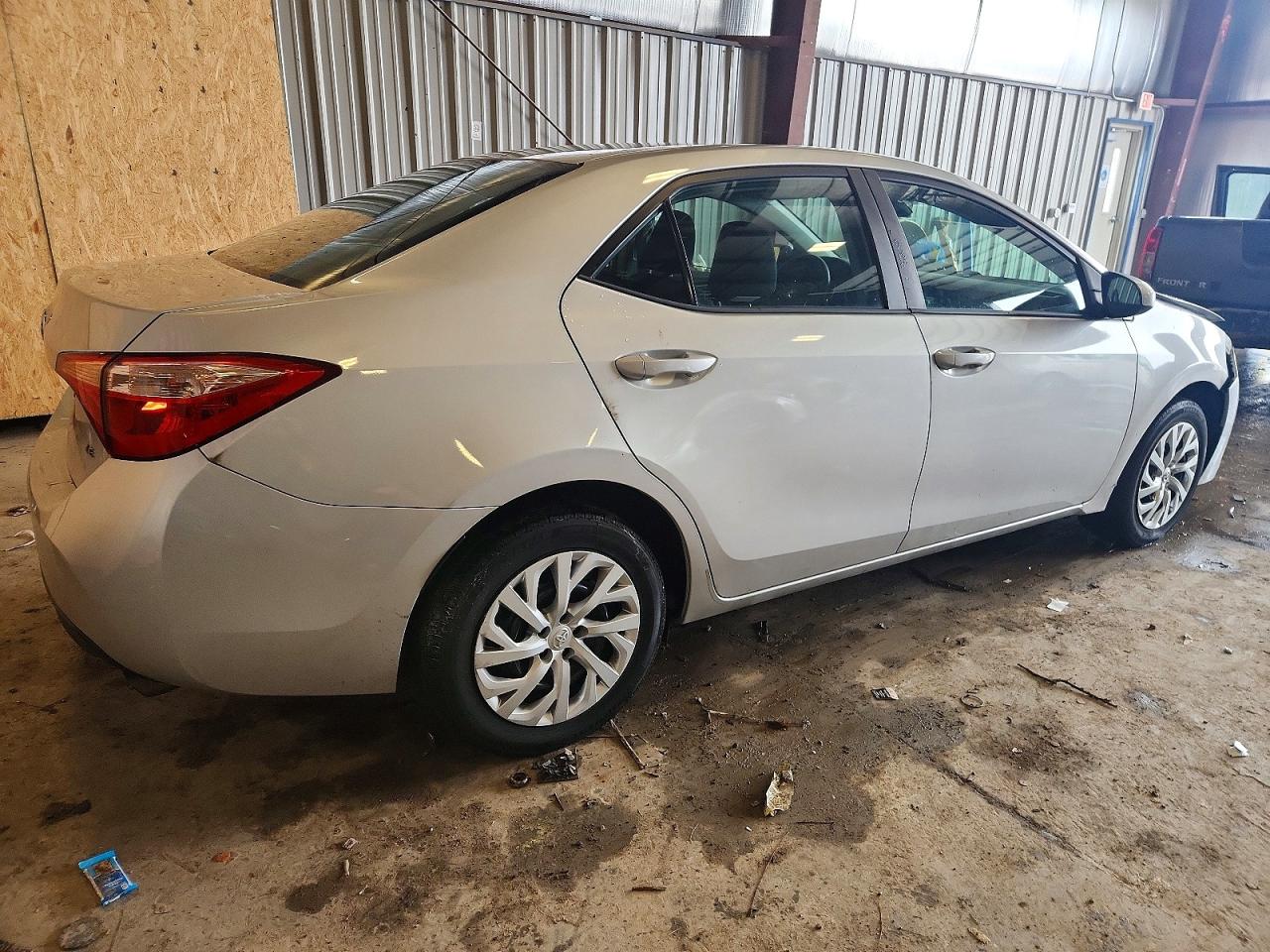 2018 TOYOTA COROLLA L photo 3