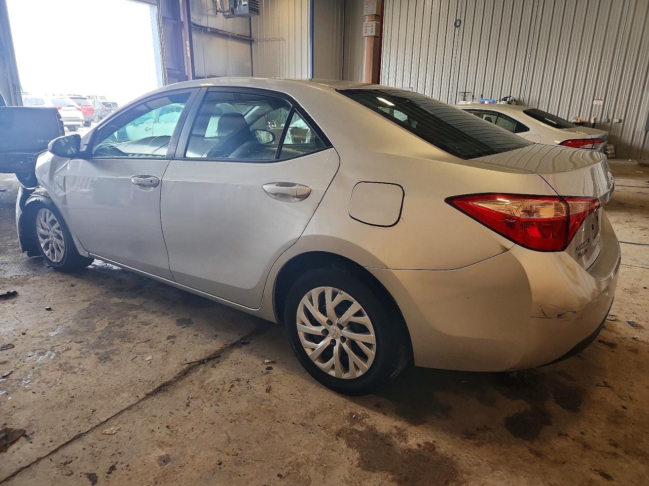 2018 TOYOTA COROLLA L photo 2