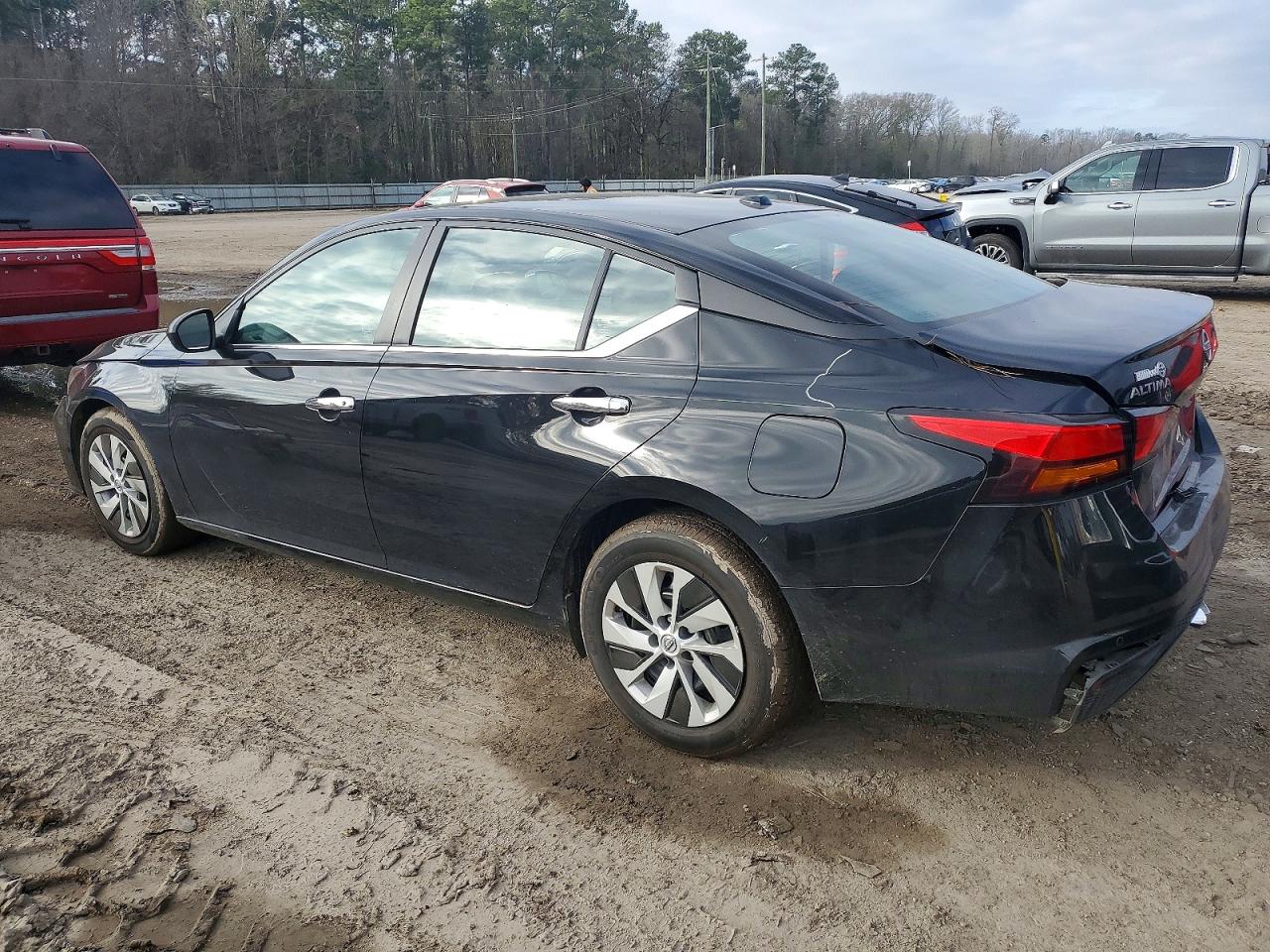 2025 NISSAN ALTIMA photo 2