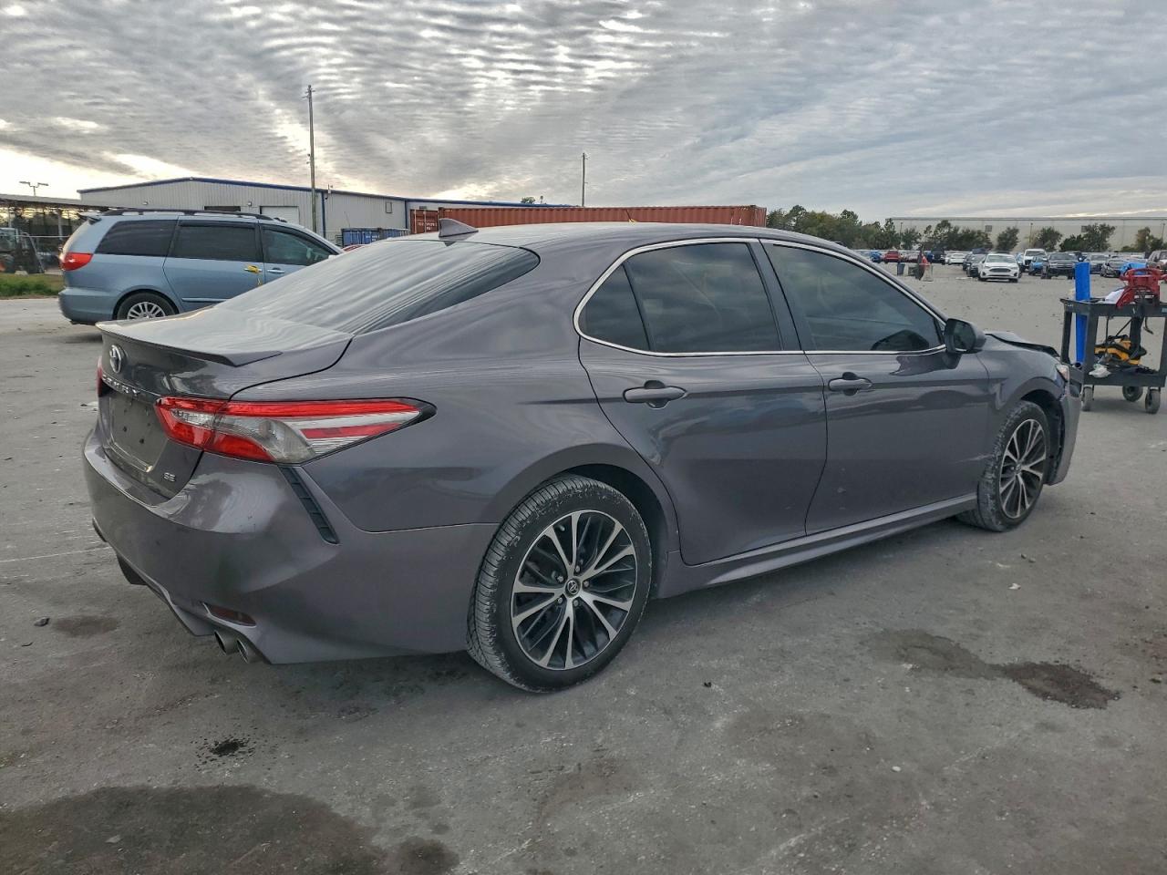 2019 TOYOTA CAMRY L photo 5