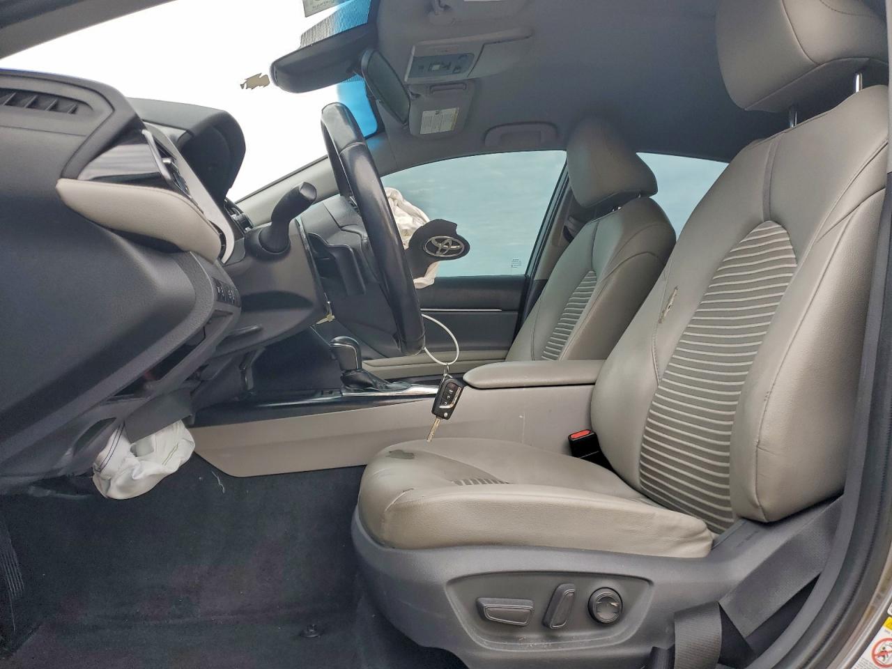 2019 TOYOTA CAMRY L photo 13